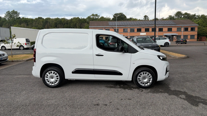 Vauxhall Combo Cargo Combo Diesel 1.5 Turbo D 100ps Prime Plus H1 Van - Image 9